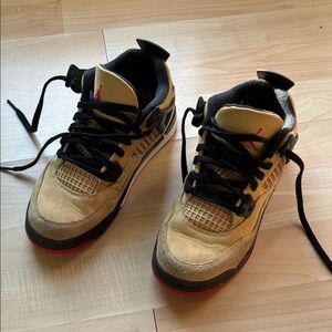 Nike Jordan 4 Retro Pizza sneaks